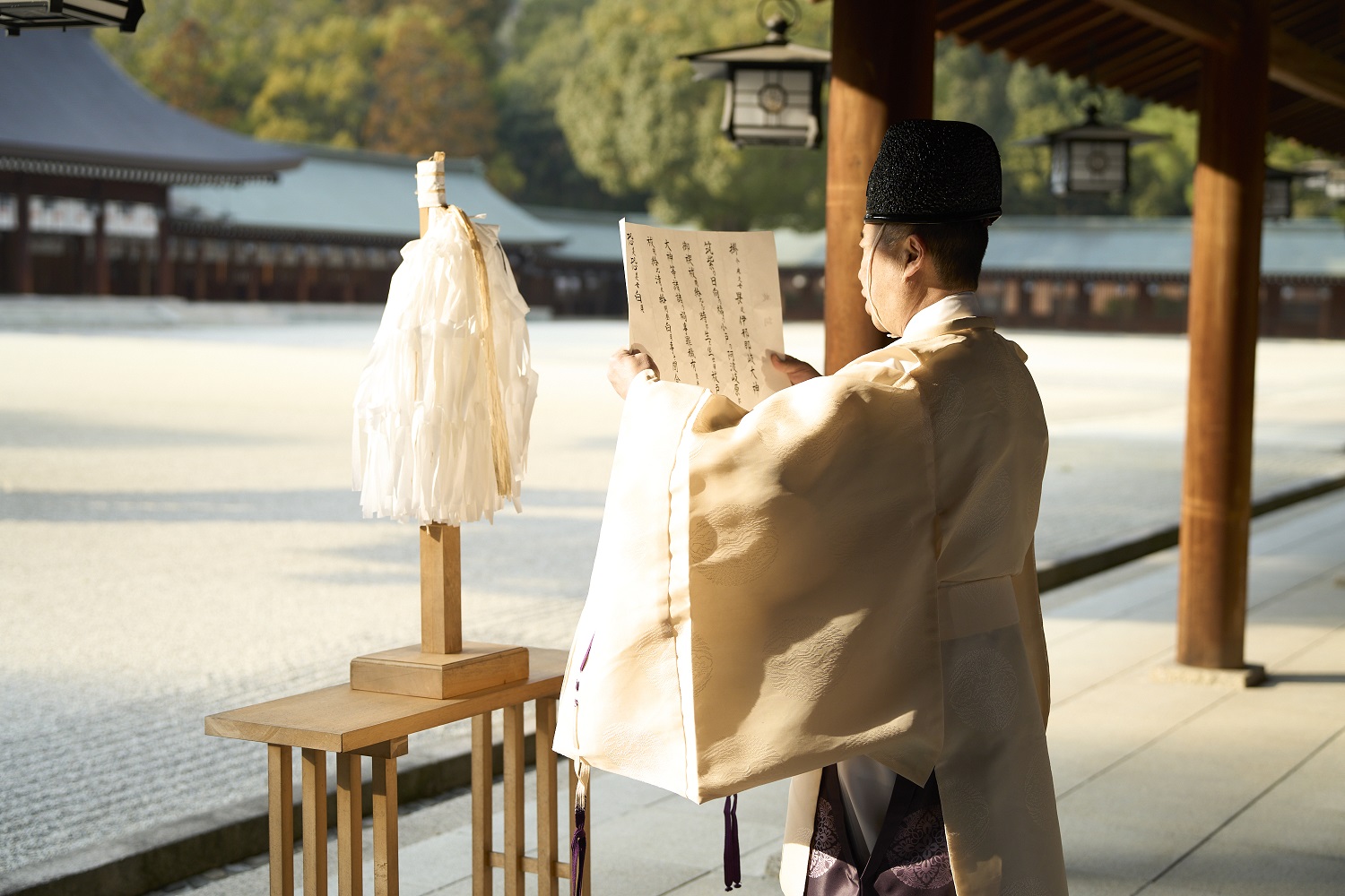 Official worship of the inner shrine with Kenichi Nagakura, the priest of Kashihara-jingu Shrine, the original experience program "Musubibito"